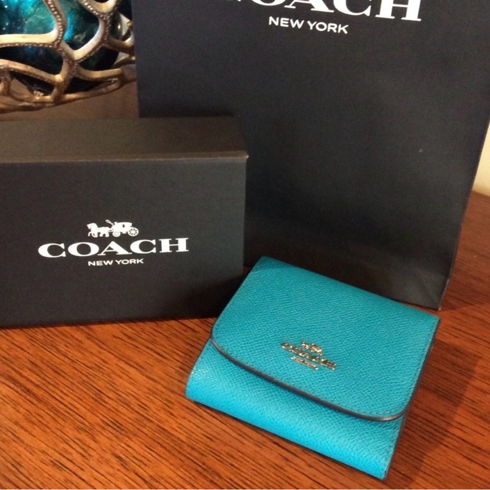 New Coach Turquoise Leather Wallet. Comes with original box.